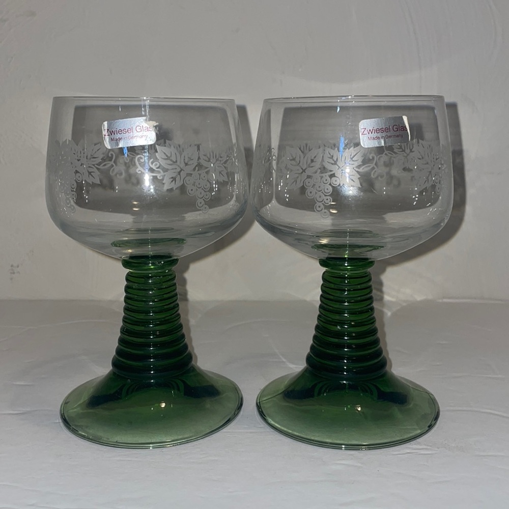 Schott Zwiesel Green Vintage Wine Stem Clear Glass Etched Grapes Set Of 2 NEW